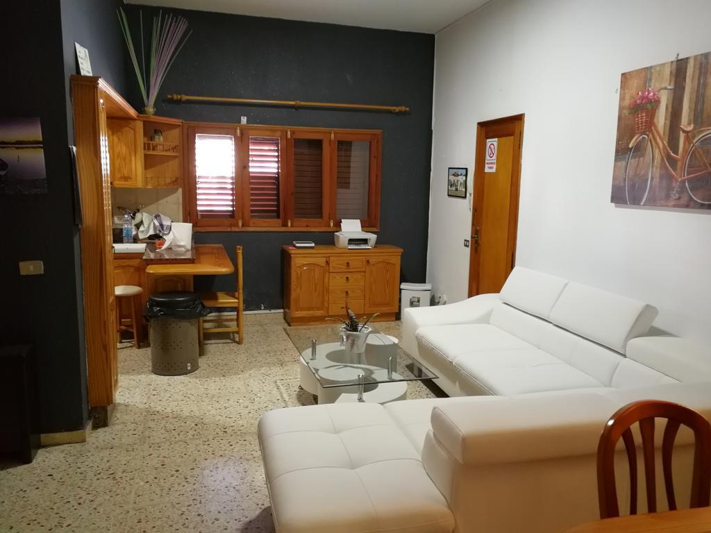 La Casa Del Primo Yo Trabajo Y Tu Beneficio *